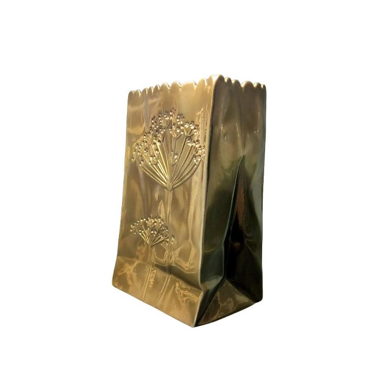 Ad Creation Vaso Oro decorativo in Ceramica Biscuit Con Led H.22 CmAd Creation Vaso Oro Christmas in Ceramica Biscuit Con Led H 22 Cm