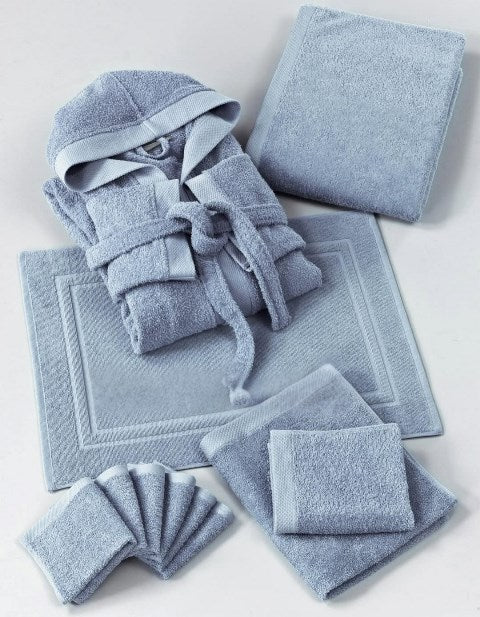 Combo Bagno Thea – Accappatoio + Set Spugna 11 pezzi in cotone idrofilo 550 g/m² (Copia)