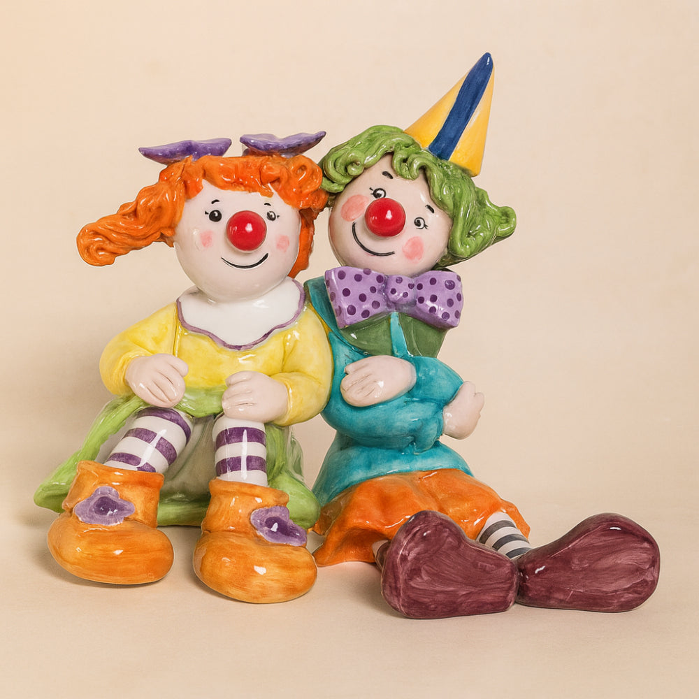 Coppia di Clown su Panchina Arthesiana in Ceramica Dipinta a Mano 11x9 cm