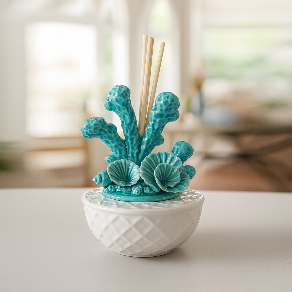 Diffusore d'ambiente Portofino Sharon in ceramica bianco/acquamarina Ø11 x H12 cm con profumo e midollini – Le Favole