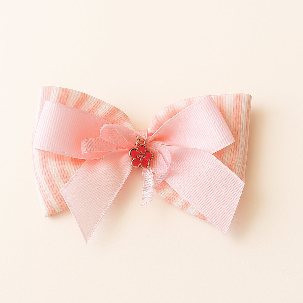 Fiocchi rosa con charm fiore in smalto per bomboniere