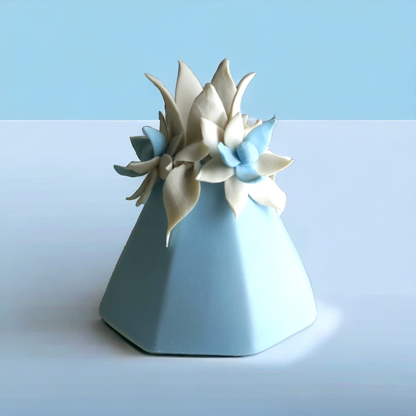 F.lli Majello Capodimonte Vasetto Diffusore Ninfea Celeste In Biscuit 11cm
