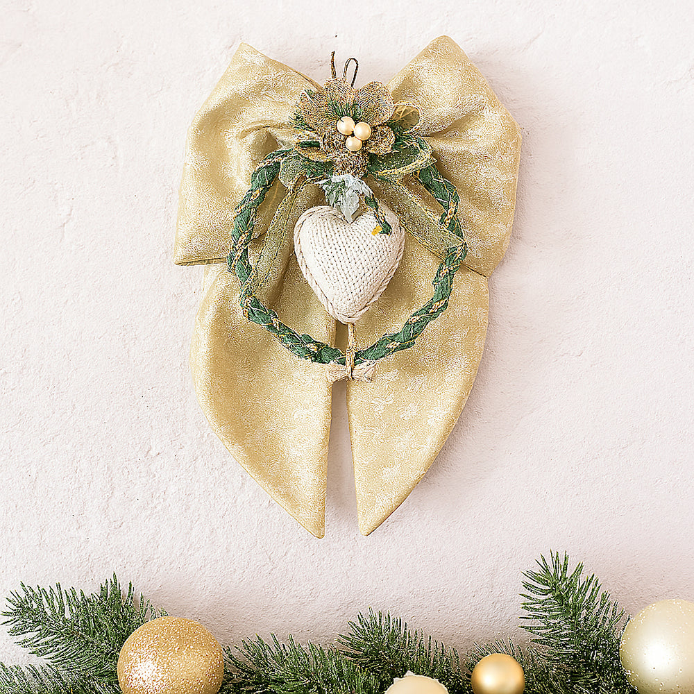 Fuoriporta dorato in tessuto con applicazione a forma di cuore – 38×28 cm