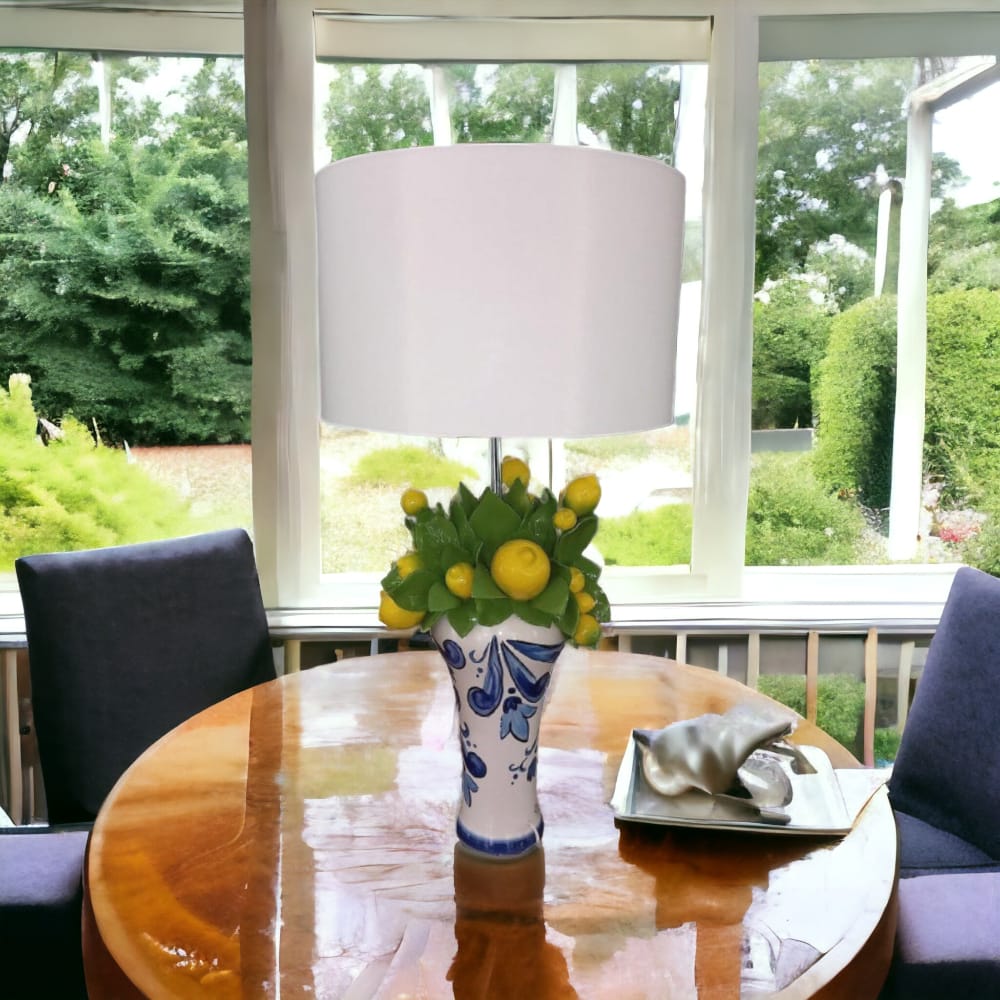 Gli Alberelli Lampada da tavolo Angela Capodimonte con limoni e girali blu H76 cm