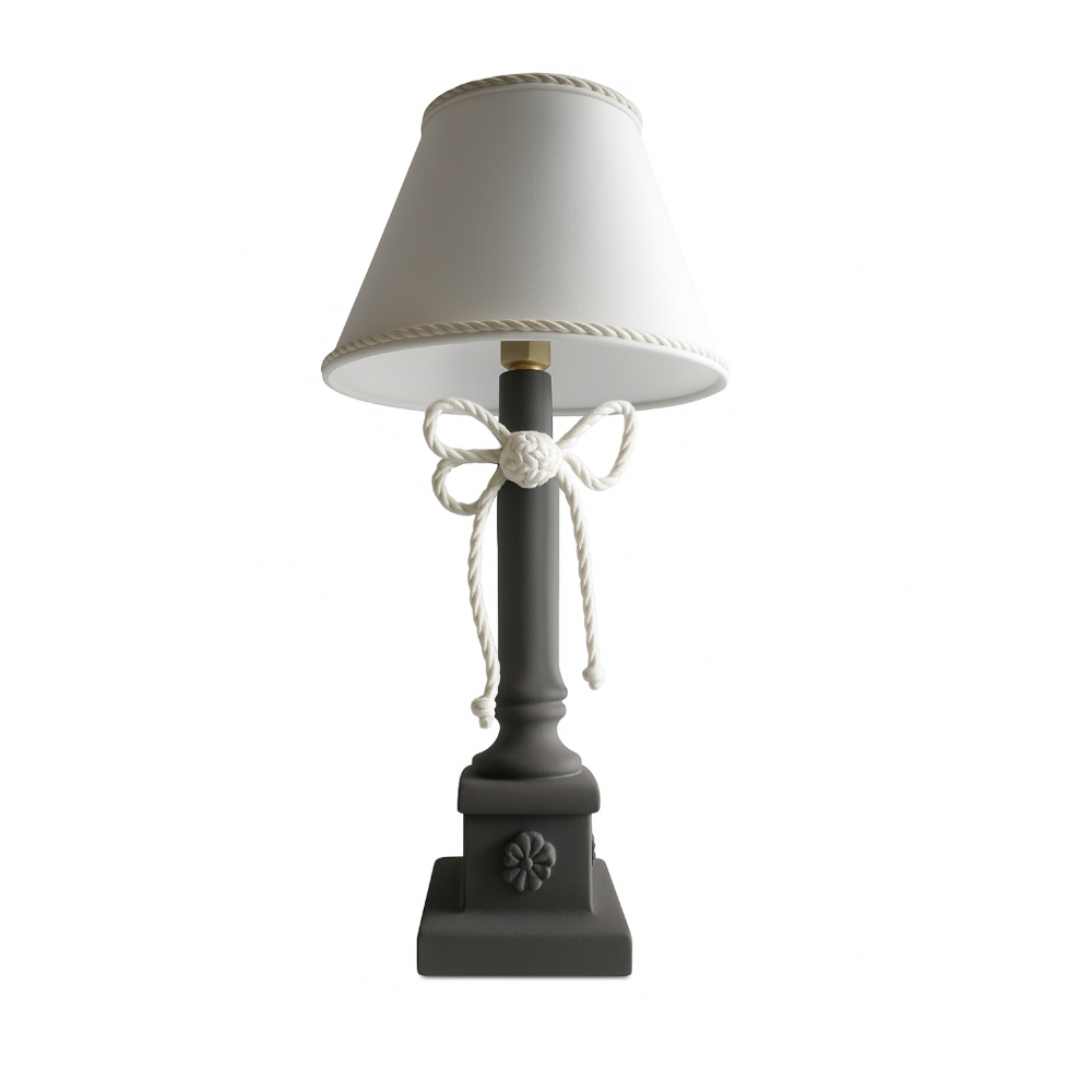 Il Grifo Lampada Da Tavolo in Legno H.43x11x21 cm Grigio Con Paralume Tessuto e Applicazioni Shabby Chic