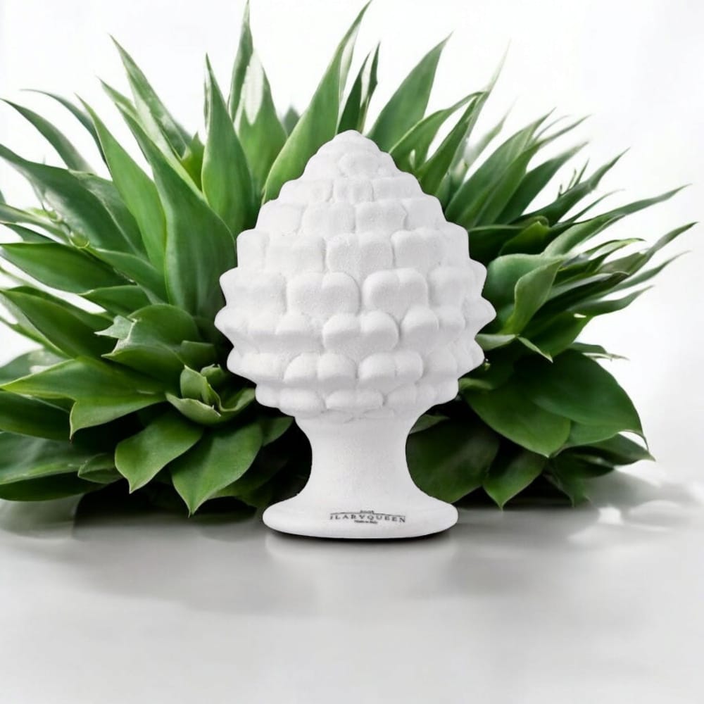 Ilary Queen – Pigna Porta Fortuna in Ceramica Biscuit Bianca (13 cm)