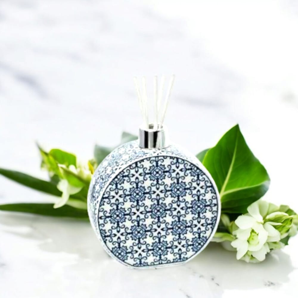 Ilary Queen – Profumatore Ambiente Damasco Blu in Porcellana (Ø13 cm) con Fragranza