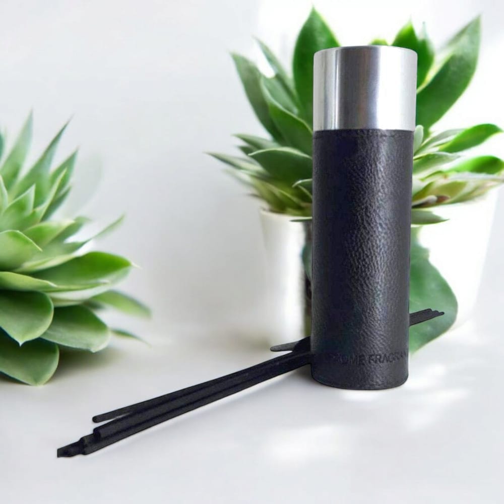 JJ – Diffusore d’Ambiente Moderno in Eco Pelle Nera (15,5x4,5 cm)