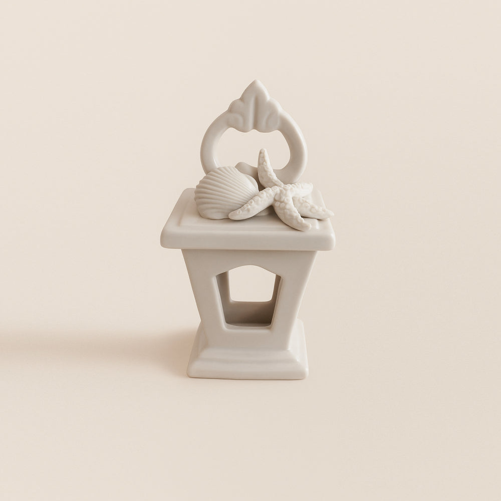 Lanterna Sharon in biscuit Capodimonte H16x9 cm con decoro marino – oggetto artigianale Made in Italy – Le Favole