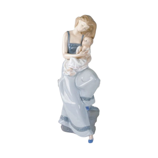 NAO by Lladrò - La Mia Bambina 02001297 - Scultura in Porcellana