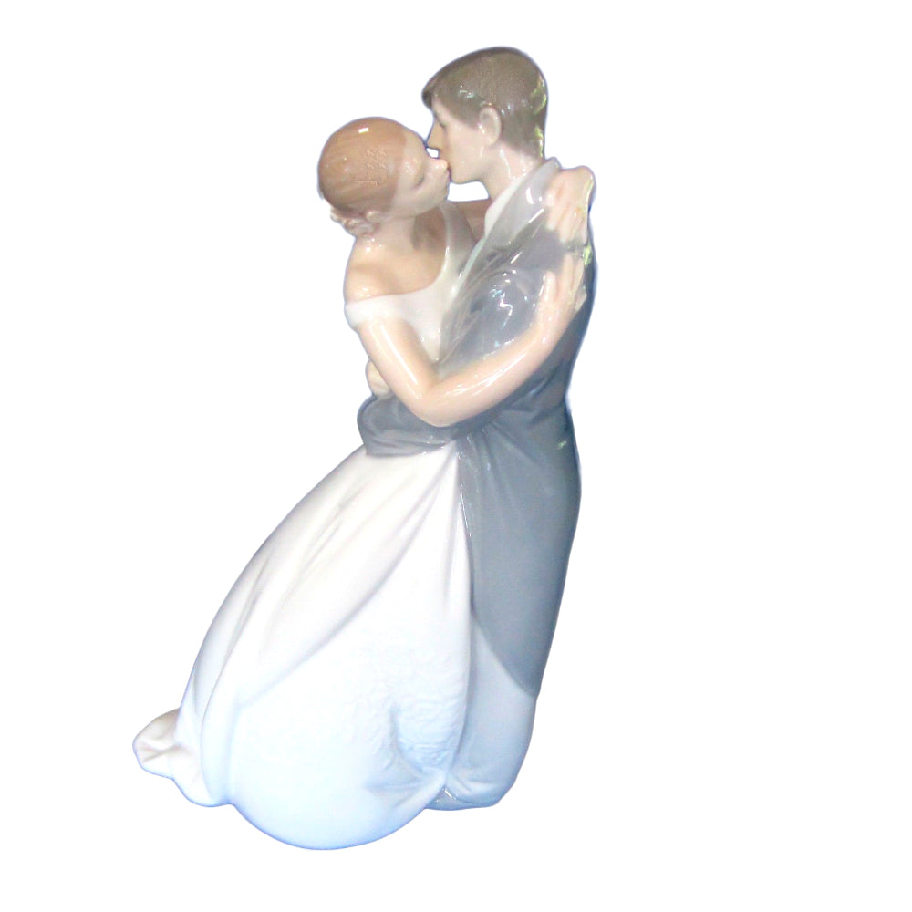 NAO by Lladrò - Un Bacio per Sempre - Scultura in Porcellana 02001613