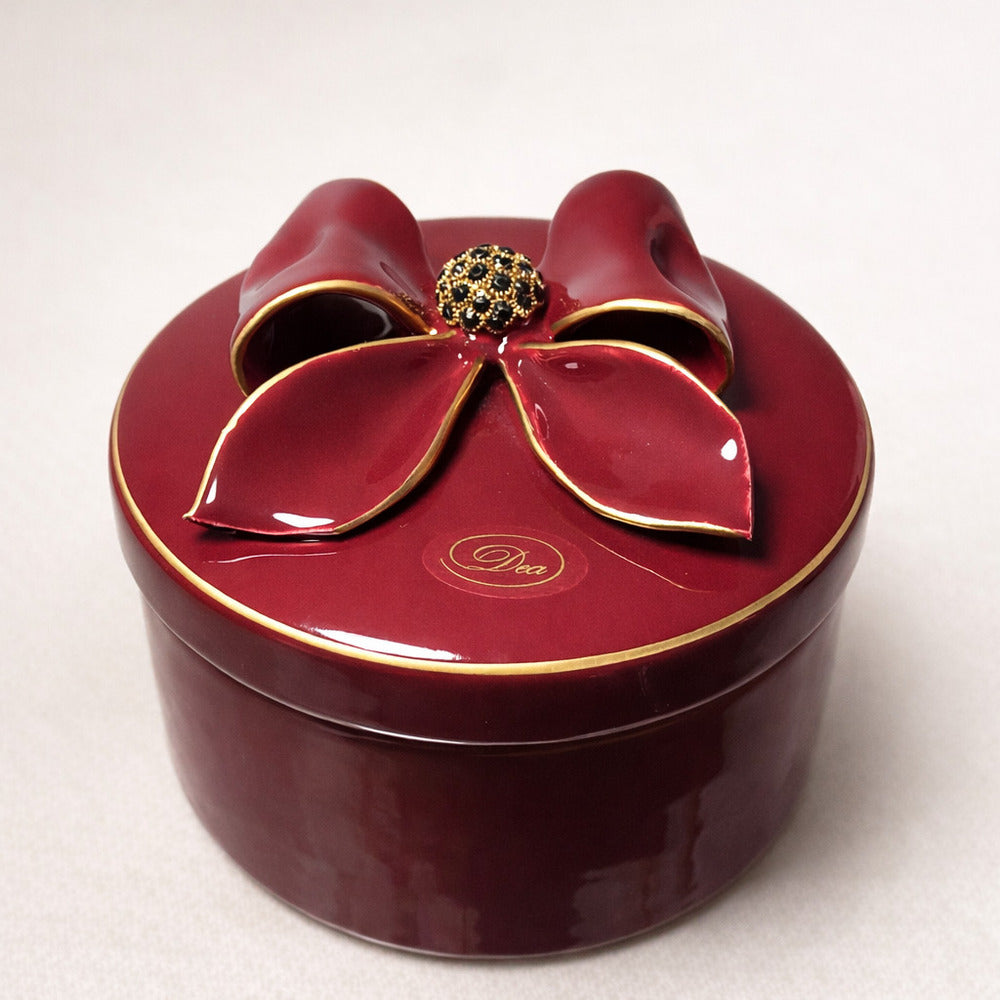 Scatola rossa con fiocco e strass in ceramica di Capodimonte Dea Capodimonte 14,5 cm