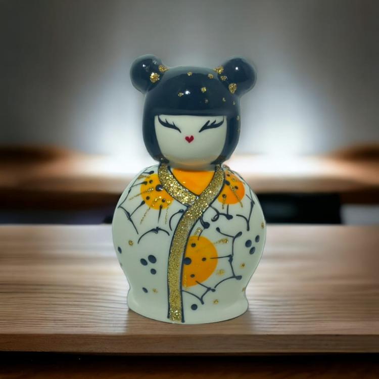 Sharon Campana Kokeshi Suami Giallo In Porcellana dipinta a Mano H.12X7,5 Cm