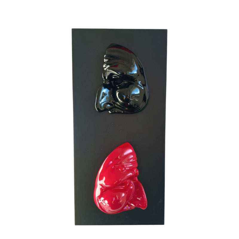 Sharon - Quadro Maschere Rosso Nero Pulcinella in Porcellana su Base in Legno 34cm