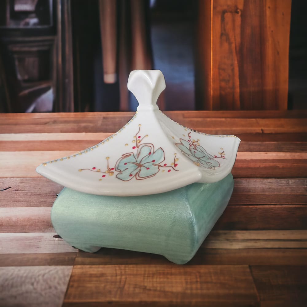 Sharon Scatola Pagoda Kokeshi Bassa Gloss In Porcellana dipinta a Mano