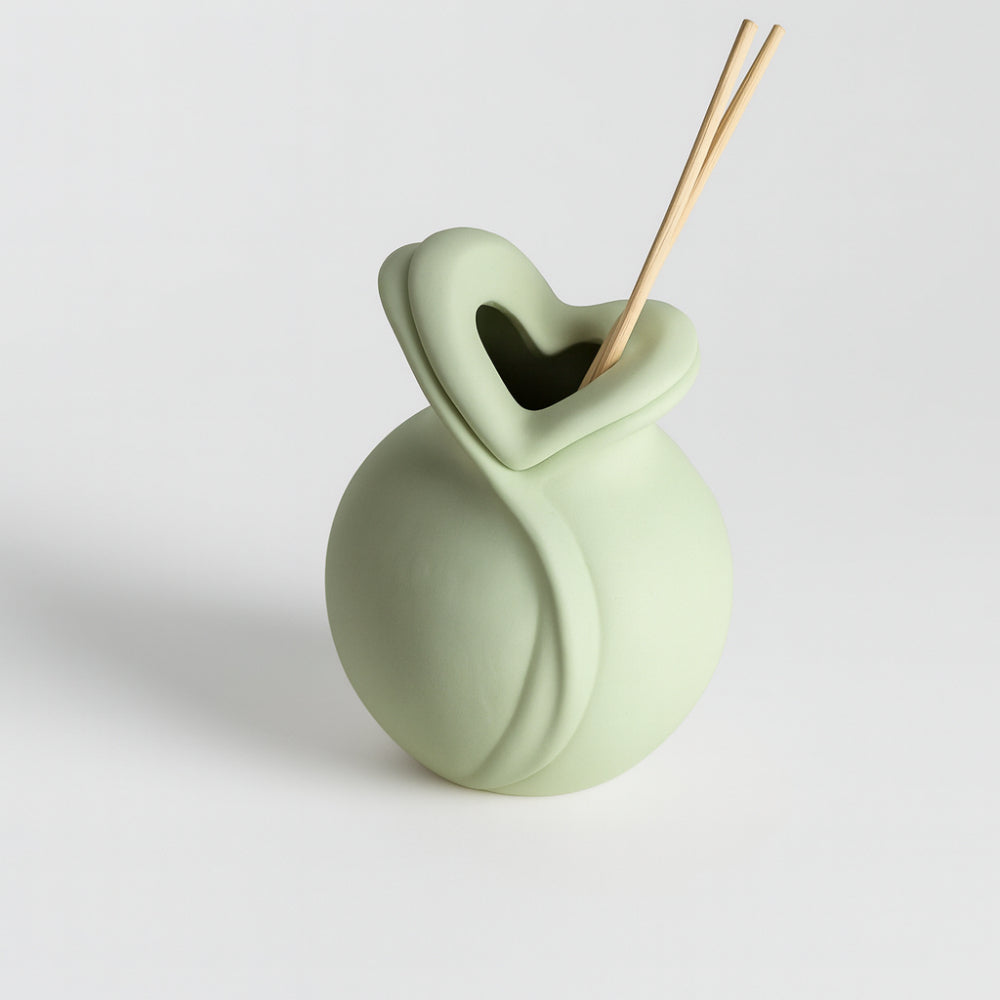 Vaso diffusore Weds decoro cuori in biscuit Made in Italy H 11x9 cm verde