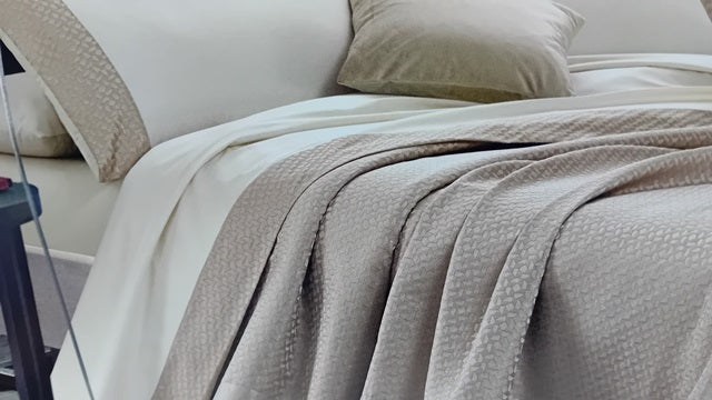Coordinato Letto Ares – Copriletto + Completo Letto in Cotone Jacquard