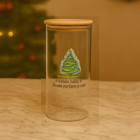 Barattolo natalizio Babbomatto Ø10 H15 con frase “A Natale tutte le strade portano a casa”