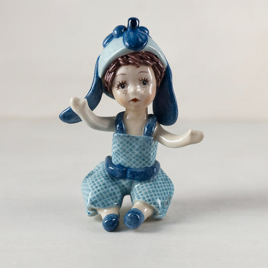 Bimbo Zampiva con maschera orsetto in ceramica artistica H 10 cm