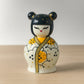 Campana Kokeshi Sharon Suami giallo porcellana H 12×7  cm bomboniera
