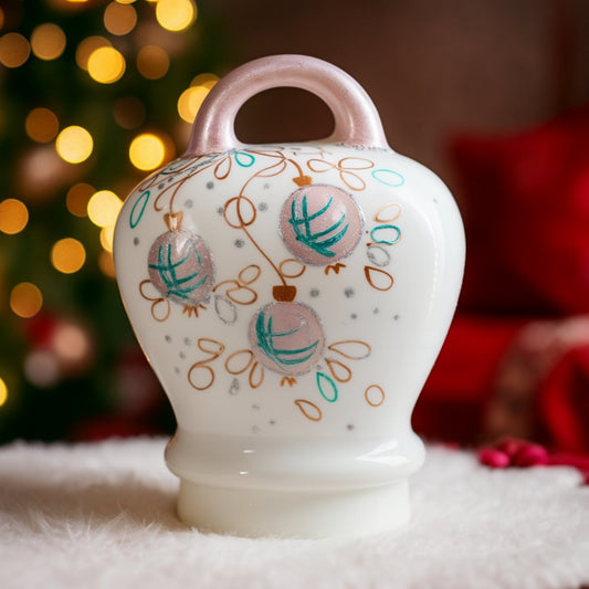 Campana Sharon Natale porcellana cipria e argento con palline H 17 cm – Le Favole Living