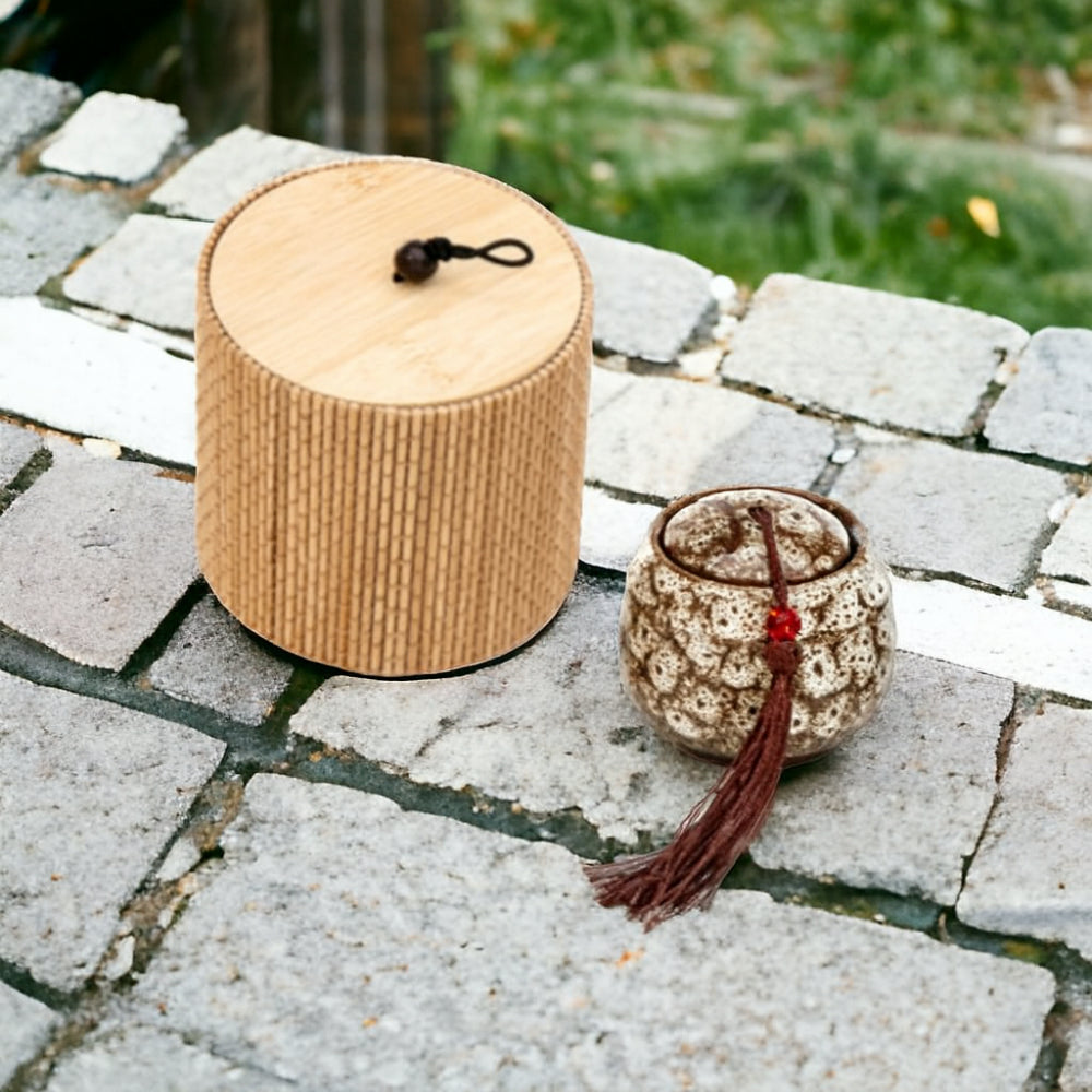 Candela profumata Cuorematto in porcellana marrone con box vimini H6xØ5,5 cm