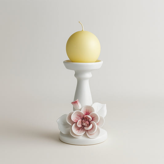 Candelabro Camelia Dea Capodimonte in ceramica bianca H 20 cm