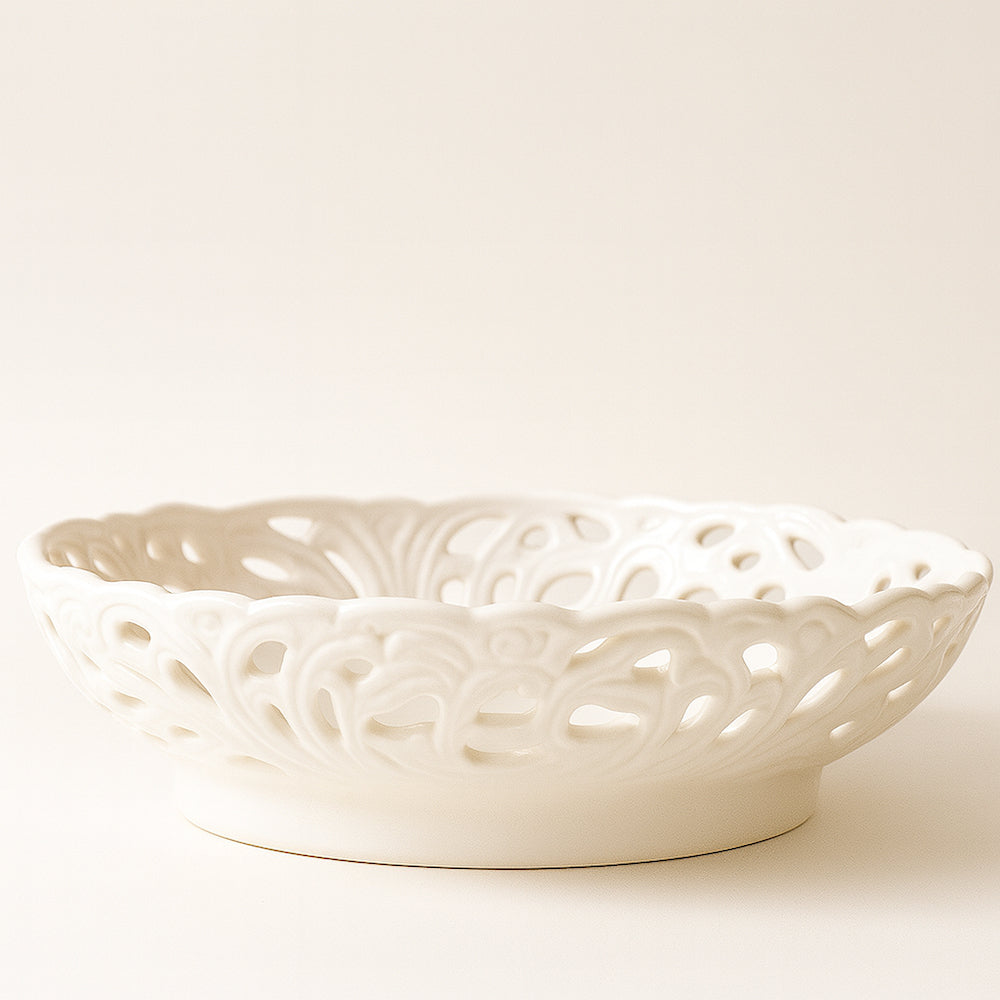 Centrotavola traforato in ceramica bianca Arte di Nacchi KF-21 34x20x9 cm