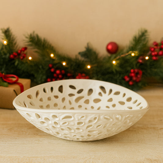 Centrotavola traforato in ceramica bianca Arte di Nacchi KF-77 30×20×10,5 cm