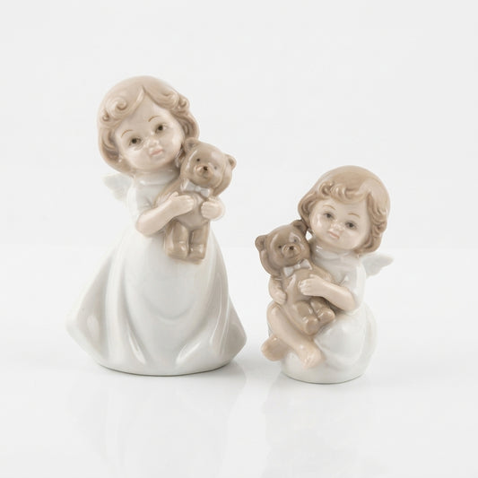 Coppia angeli con orsetto in porcellana bianca e tortora H 10/8 cm