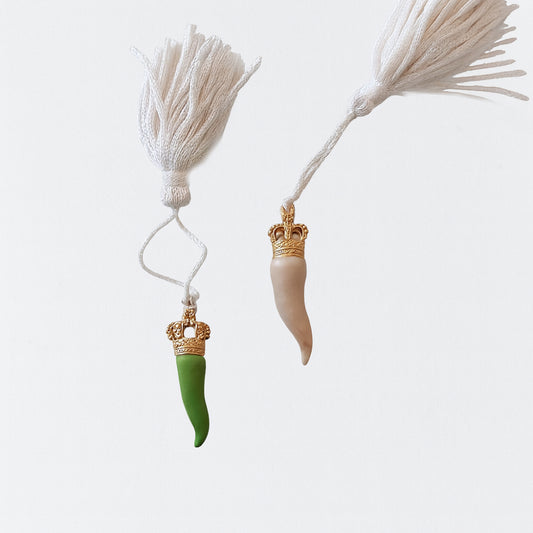 Corno piccolo Ser in porcellana Capodimonte 4/5 cm con corona oro e nappina