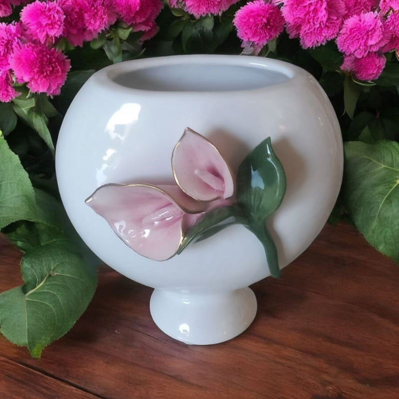 Dea – Vaso Capodimonte H.16x16 cm Bianco con Calla Verde e Cipria