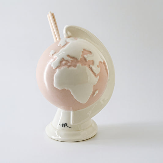 Diffusore Atlante Ser in porcellana cipria a forma di mappamondo H 11,5 cm

