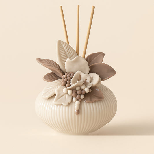 Diffusore Sharon bianco tortora con uva in porcellana Capodimonte 11x11 cm – profumatore elegante Made in Italy – Le Favole