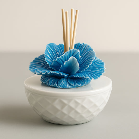 Diffusore d'ambiente Portofino Sharon in ceramica bianco/turchese Ø14 x H14 cm con profumo e midollini – Le Favole
