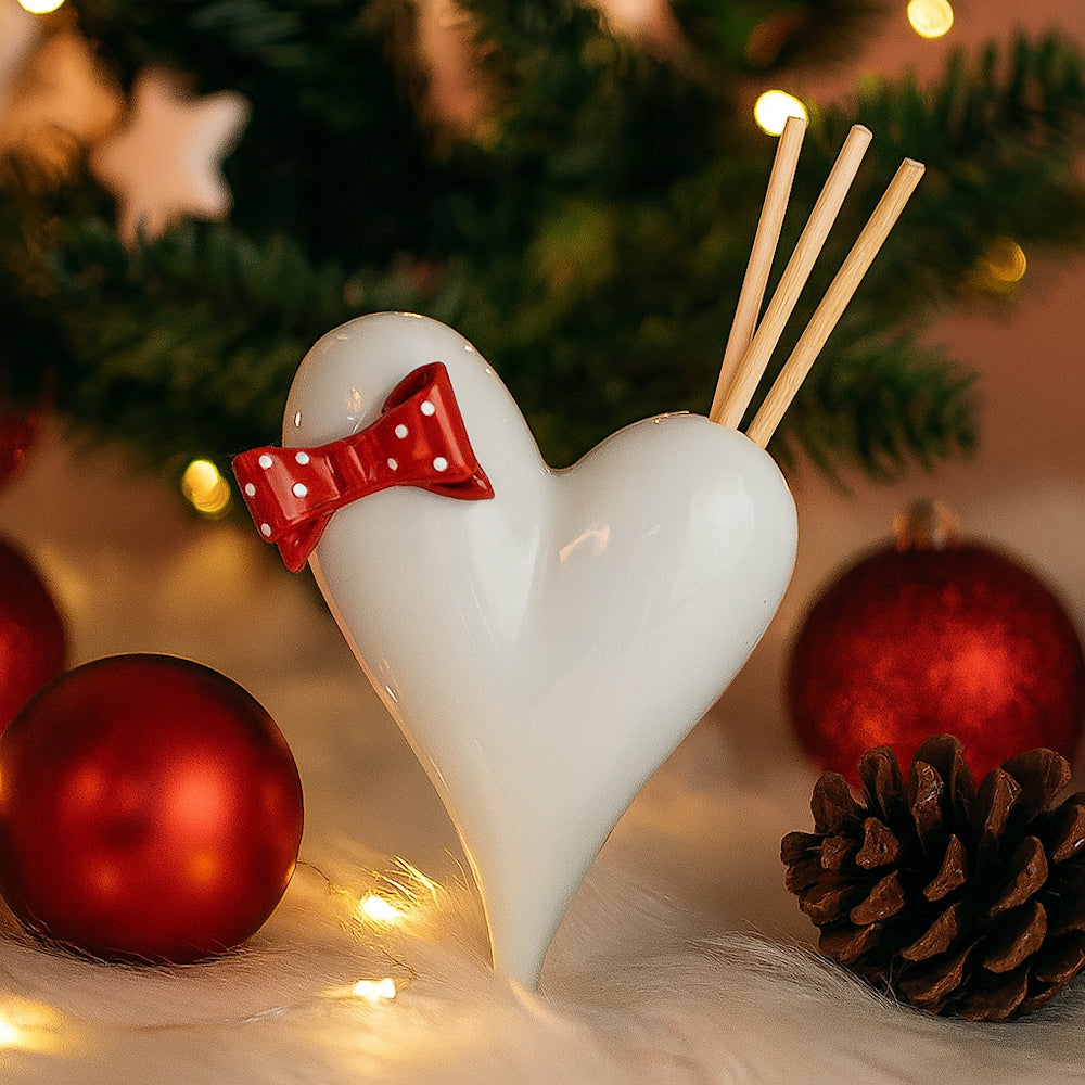 Diffusore da parete Cuorematto in porcellana a forma di cuore con fiocco 