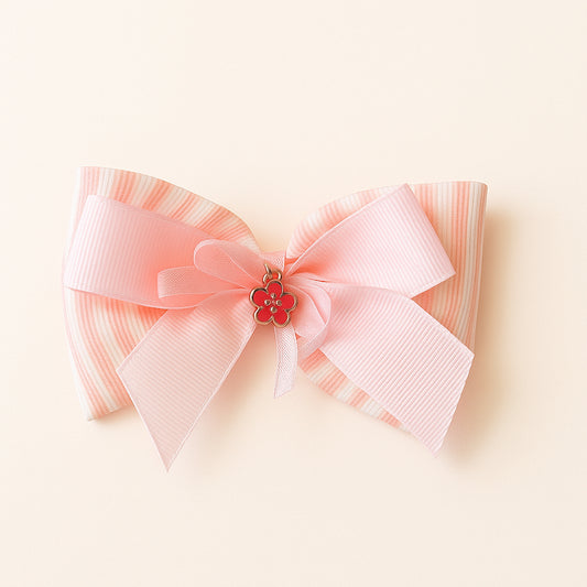 Fiocchi rosa con charm fiore in smalto per bomboniere