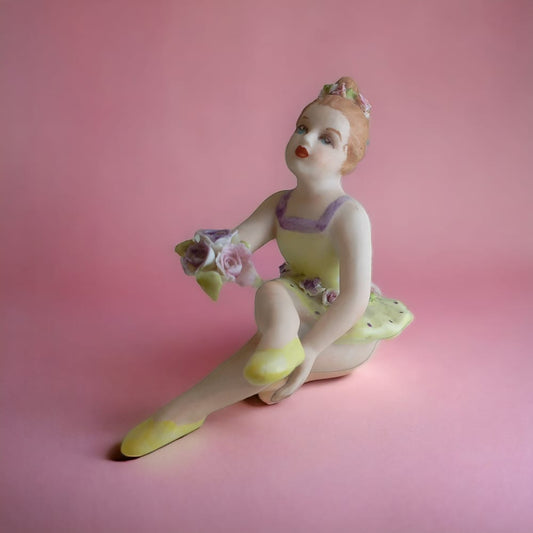 F.lli Majello Capodimonte Ballerina con fiori in Biscuit H.9,5 cm