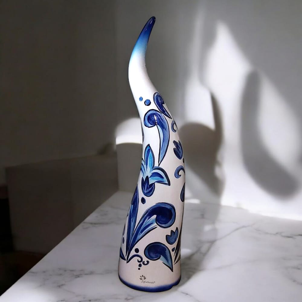 Gli Alberelli Porta Fortuna Corno in Ceramica Dipinta a Mano Decoro Blu H. 70 Cm