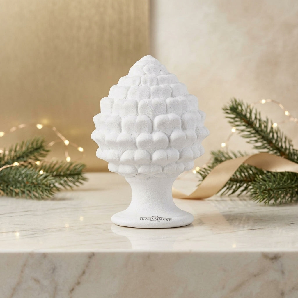 Ilary Queen Pigna Porta Fortuna Ceramica Biscuit Bianca H 13 cm