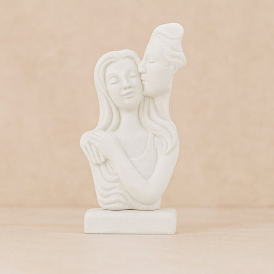 Ilary Queen Statua Abbraccio Coppia in Gres Bianco H 20 cm