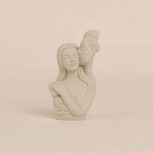 Ilary Queen Statua Abbraccio Coppia in Gres Tortora H 18 cm