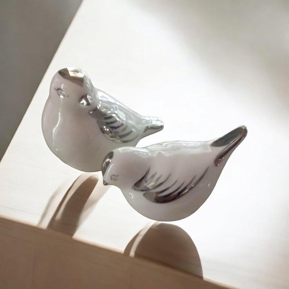 La Galleria Coppia di Uccelli in Porcellana Bianca con Dettagli in Platino 7x10cm
