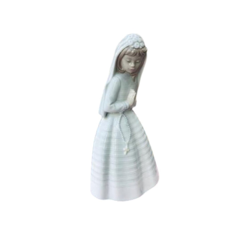 NAO by Lladrò - Bambina in Preghiera 02000236 - Scultura in Porcellana