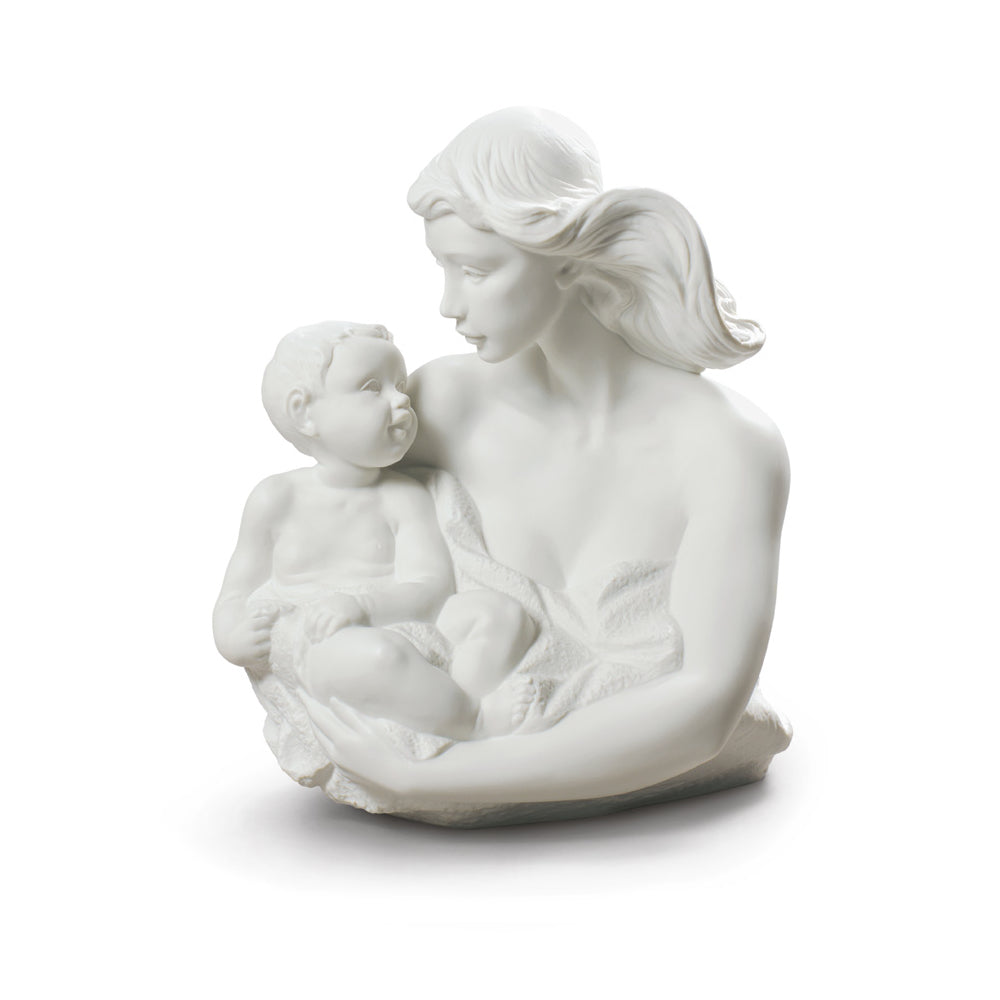 NAO by Lladrò - Che Dolce Sei 02001883 - Scultura in Porcellana