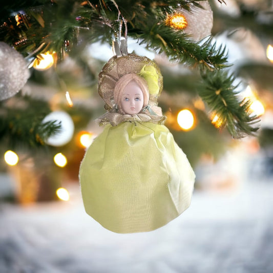 Noel Bambole decorazioni per albero di Natale Cm.20 Testina in Ceramica Biscuit e tessuto Verde Salvia