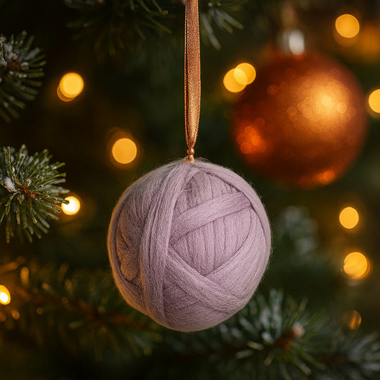 Pallina di Natale Joel in velluto rosa cipria Ø 11 cm – decorazione elegante da appendere

