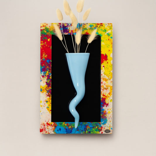 Quadretto Ilary Queen plexy con corno azzurro polvere  e vasetto 19x29 cm