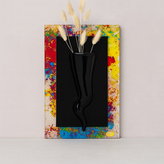 Quadretto Ilary Queen plexy con corno rosso e vasetto nero 19x29 cm

