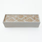 Scatola porta bottiglie Cuorematto in legno 35x11x10 cm con decoro broccato